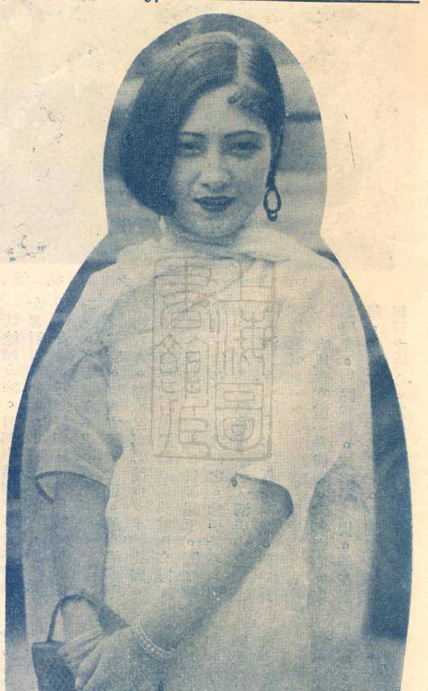 父亲去世日中彩票她有幸吃穿不愁因戏结缘嫁伯乐成影坛赢家