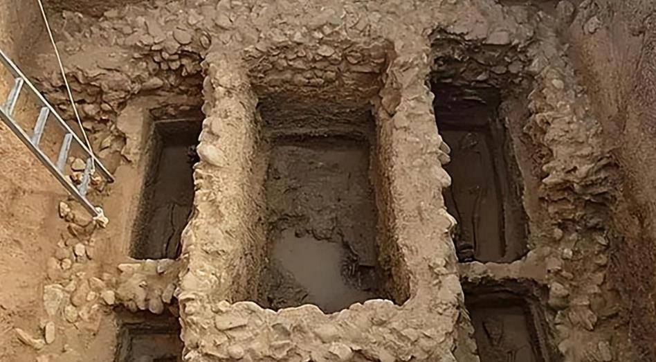 原创2016年江苏大沙河发现古墓考古队抽干河水发现墓主叫李云龙