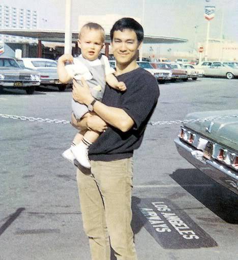 李小龙和儿子李国豪珍贵照片浓浓的父爱图9实在令人大呼遗憾