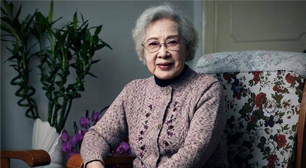 生子4个小时,丈夫没来看望,晚年丈夫病危,她床前守31个小时_秦怡_天国