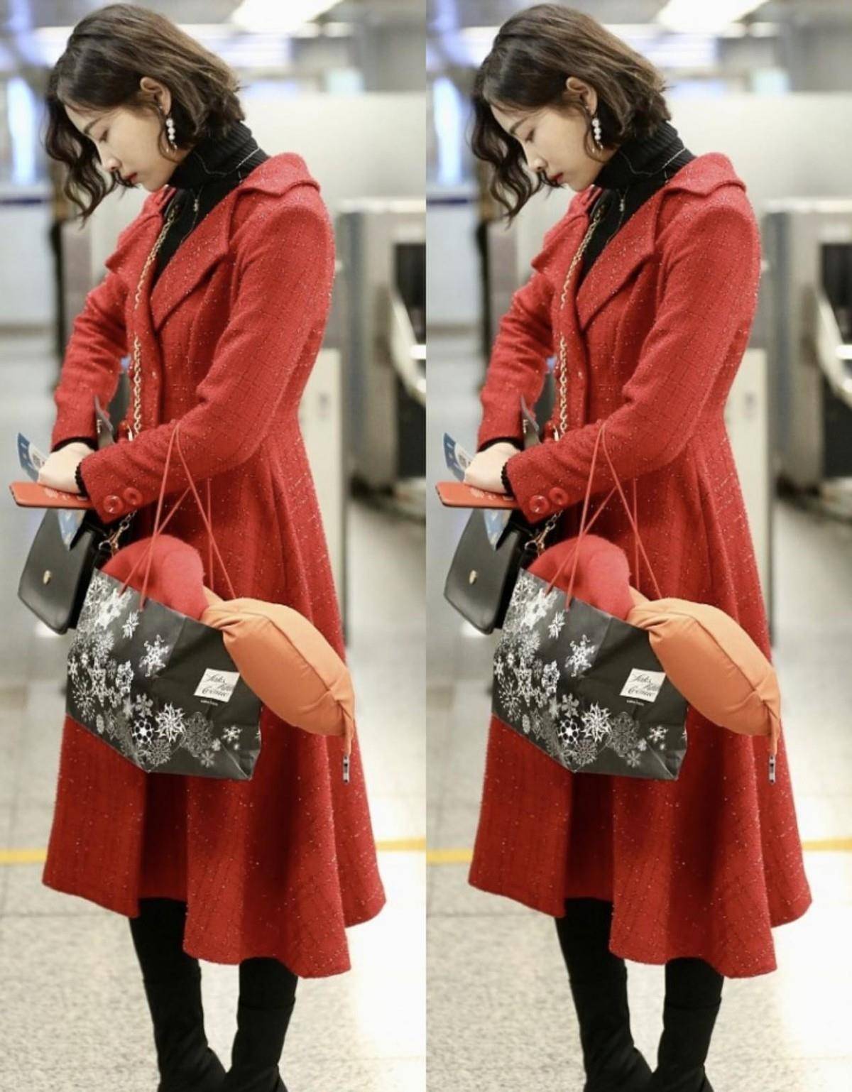 原创snh48许佳琪挺懂穿搭的红色贝雷帽配复古大衣裙好减龄啊