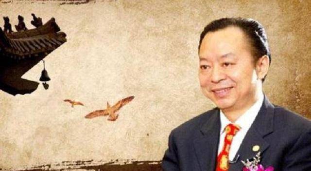 全村凑70元供他创业,身价百亿后他宴请乡亲,一人发一摞百元大钞_郑大