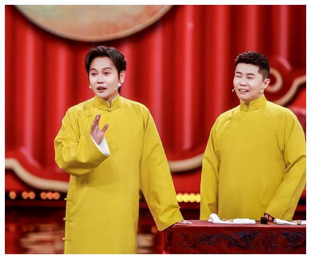 德云社新搭档大揭秘张鹤伦直播道出缘由观众竟视而不见