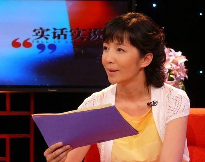 也并非一开始就主持了实话实话,此前这个节目是他主持的,和晶一开始做