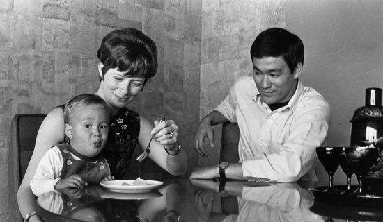 李小龙和儿子李国豪珍贵照片浓浓的父爱图9实在令人大呼遗憾
