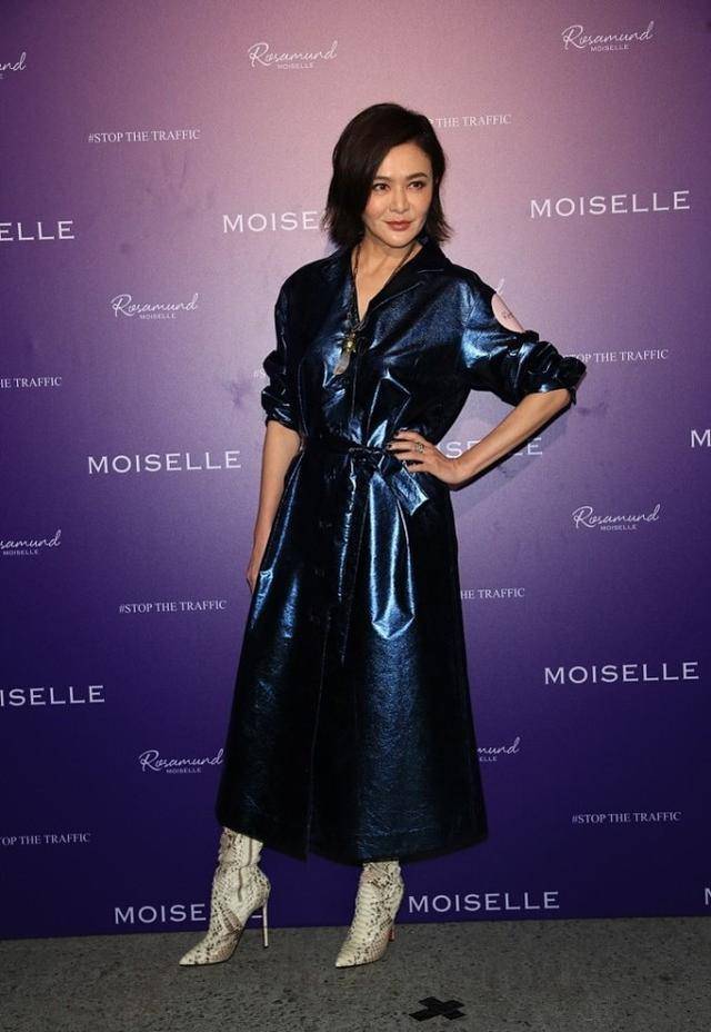 关之琳的气质没得说虽然奔六的年纪容颜已老但气质已经赢了