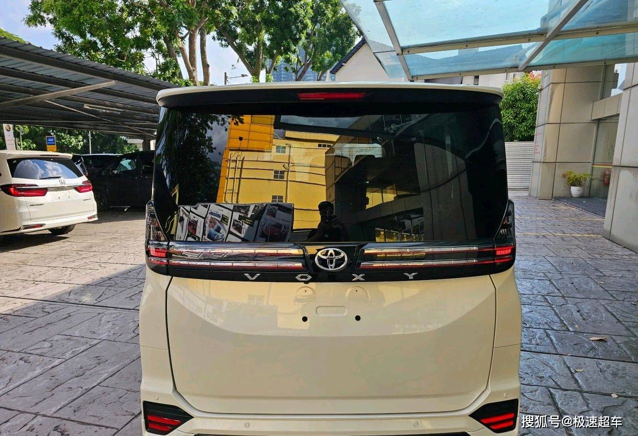 0l 7座,实拍丰田voxy_搜狐汽车_搜狐网