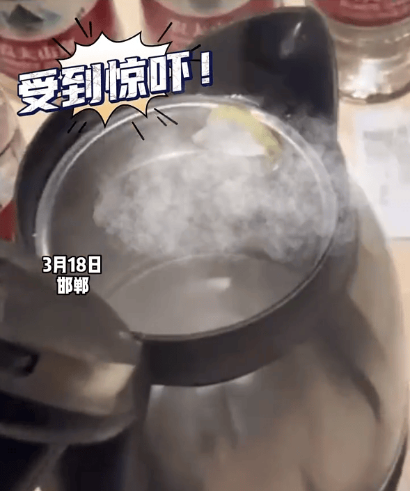 原创男子用酒店热水壶烧水喝到一半发现水壶有生育用品