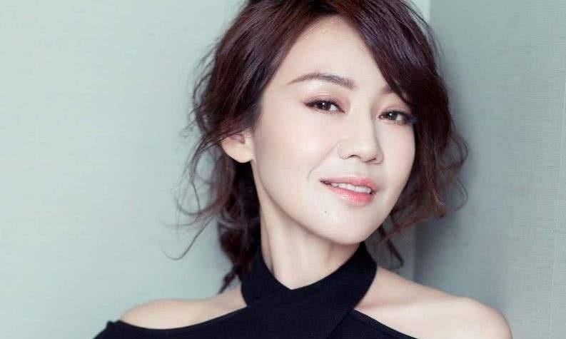 52岁闫妮爱情揭秘:分手16年大玩恋爱,至今仍孤身一人_感情_年龄_张轶