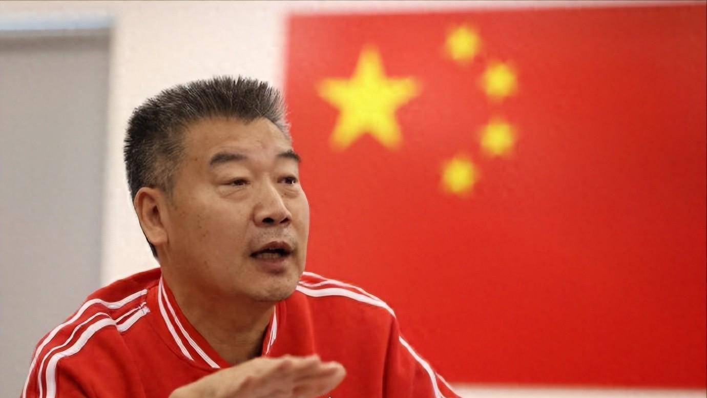 首先,李隼教练对女单运动员的选拔做出了新的调整.