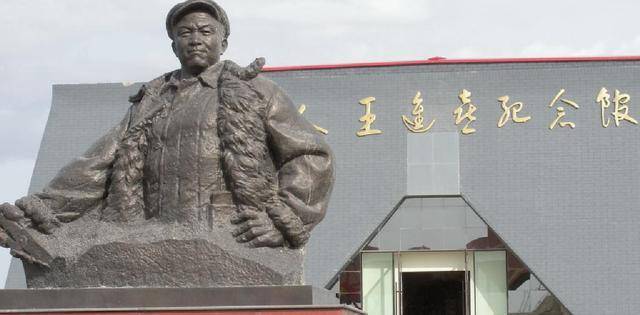 "铁人"王进喜47岁病逝,被葬入八宝山,5个子女过得如何?_大庆_工人_工