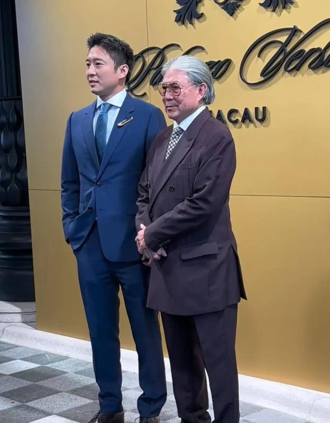 尽管夫妻俩有身高差,但也能看出何猷君对