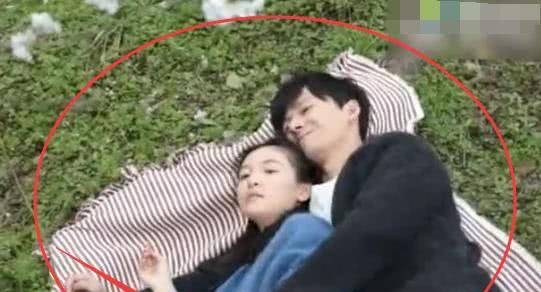 原创和吴倩躺在地上拍海报张雨剑的男友专属动作让粉丝沸腾了