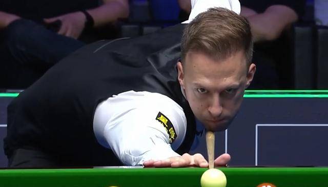 丁俊晖首场决赛失利,特鲁姆普1-0领先,裁判不断提醒_长台_斯诺克_首局