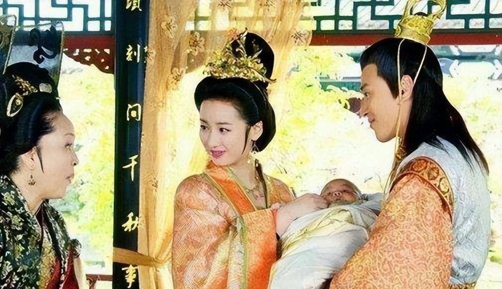 纪氏有幸被朱见深临幸,不久之后便发现自己怀孕了但时间一长,肯定会