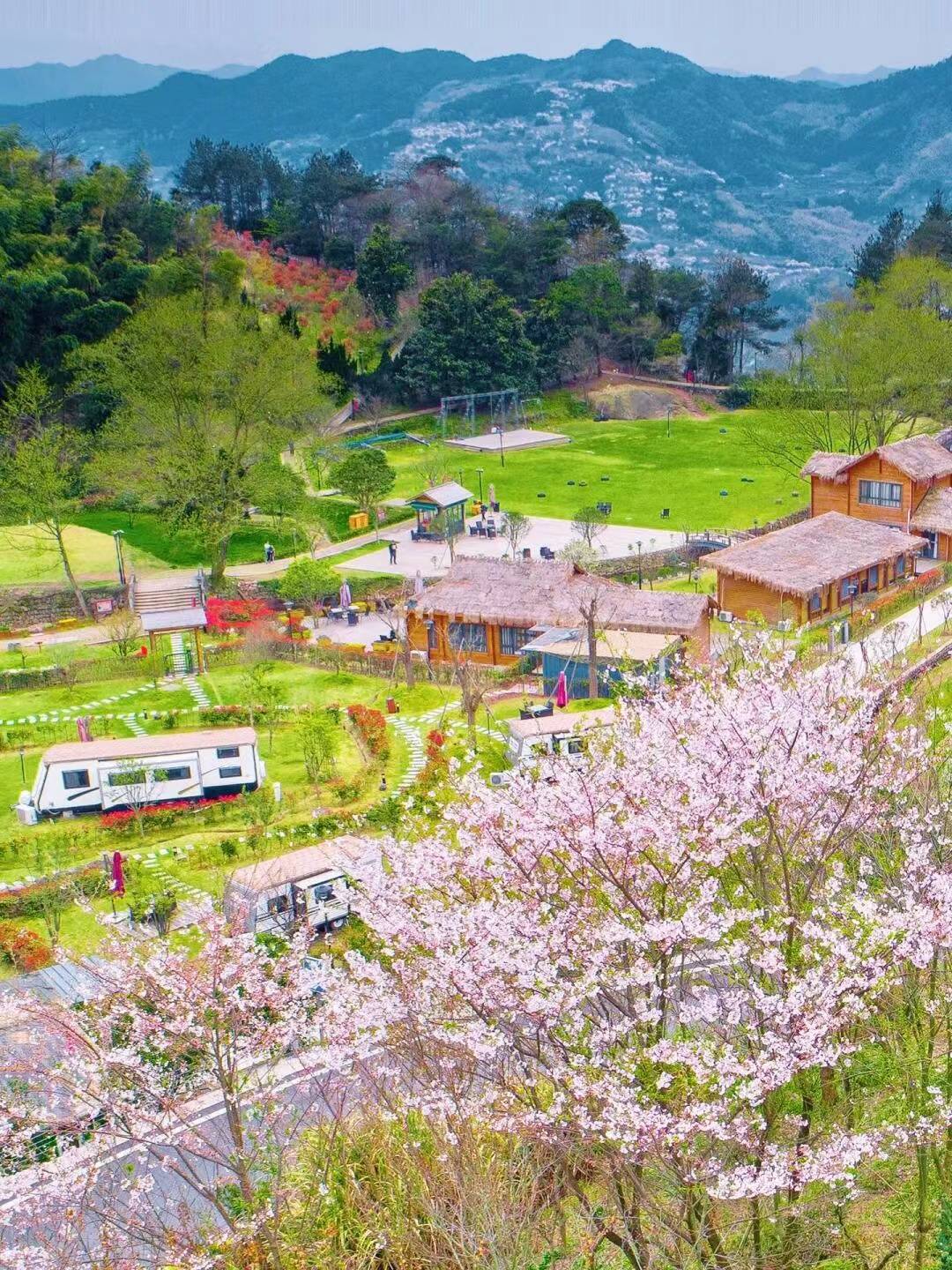亮点74营地位于奉化溪口徐凫岩步云谷是一个集生态休闲,团建聚会