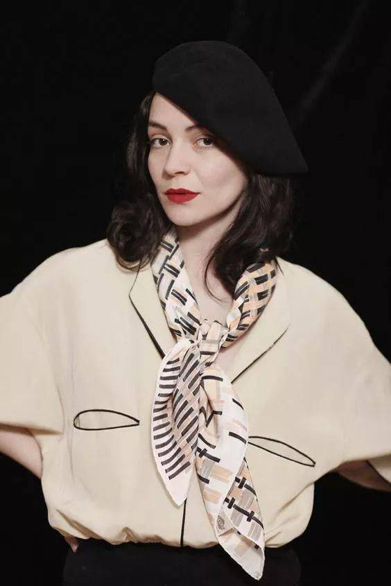 拉低中国大妈气质的"丝巾",却是法国女人的优雅利器,值得学习