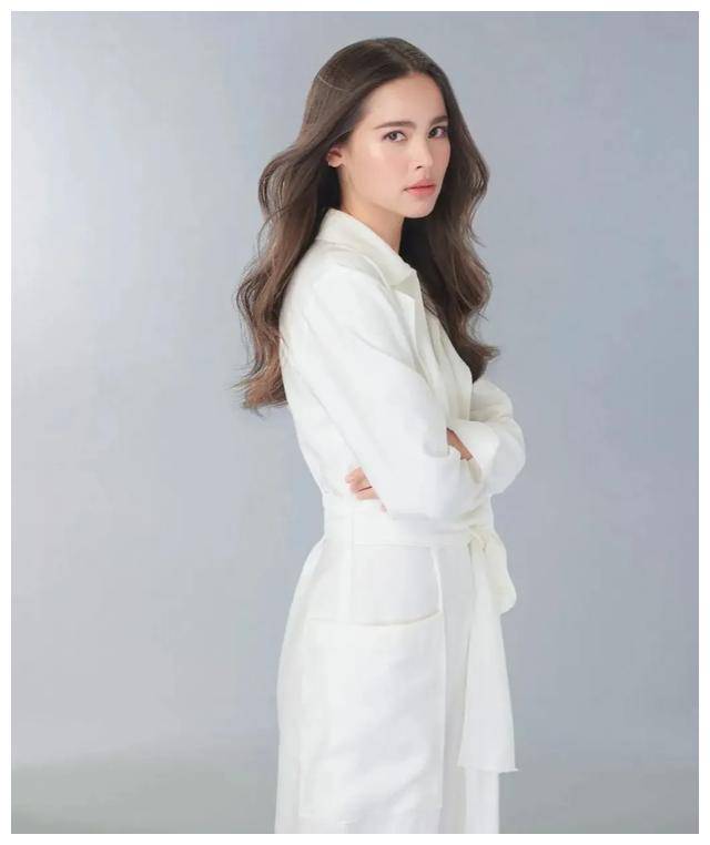 原创泰国女明星yaya魅力无限才华出众成就耀眼