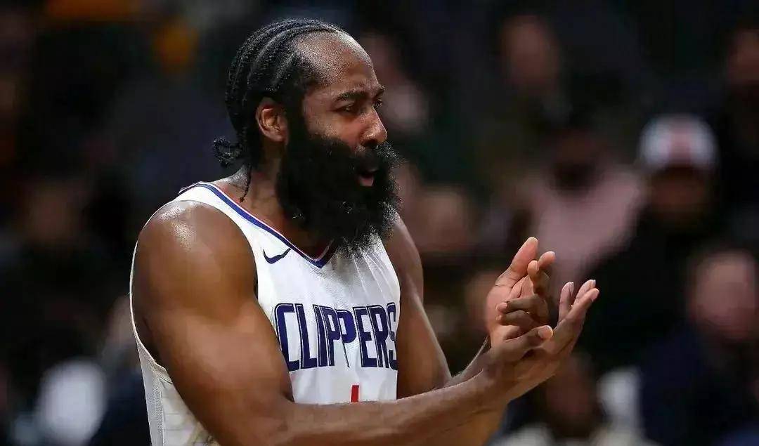 原创哈登与老詹都是心态不行一个只会跑路报团一个关键时刻拉胯