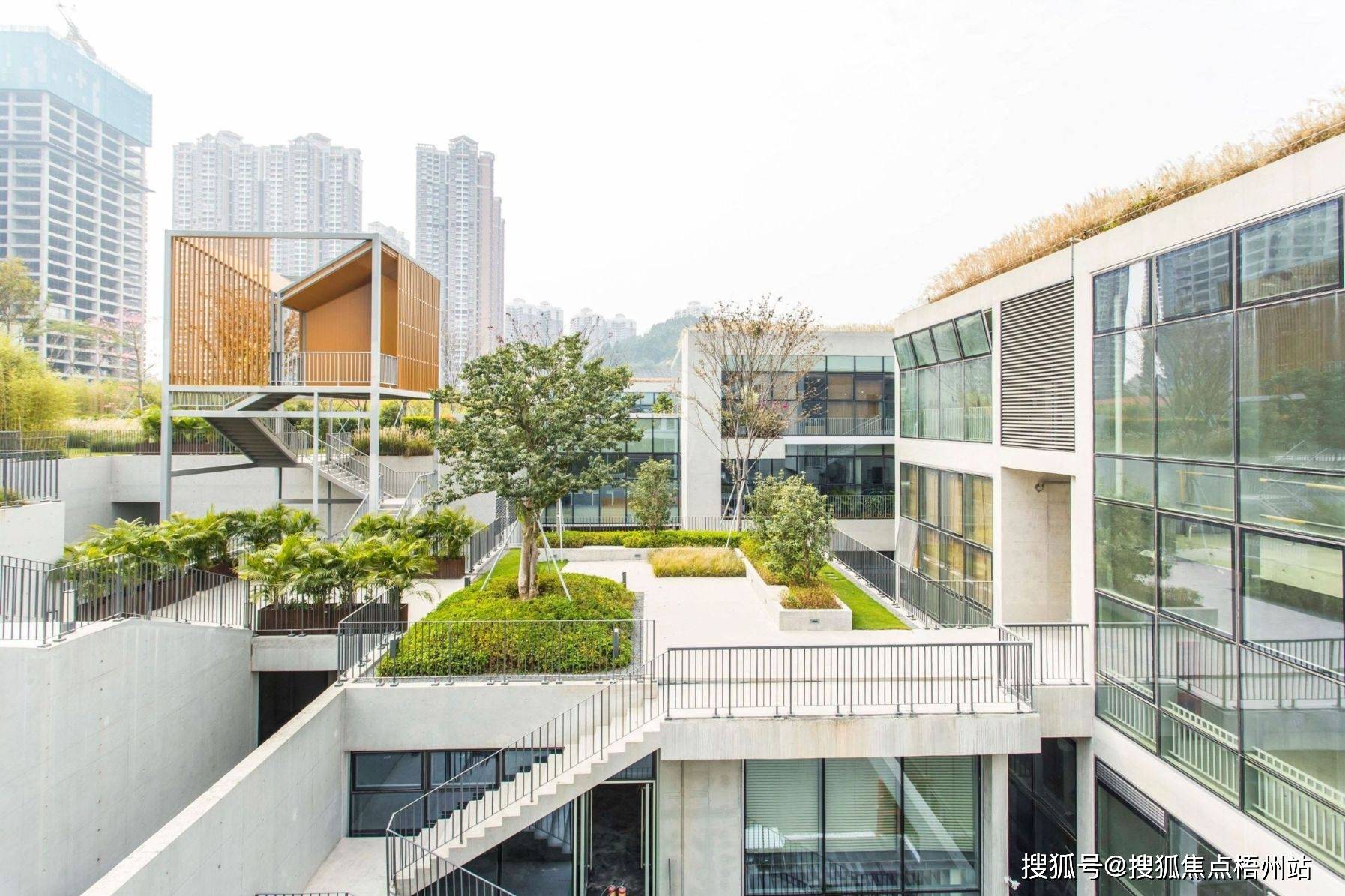 2024年深圳万科云设计公社物业公司是哪家呀i管理费多少呢