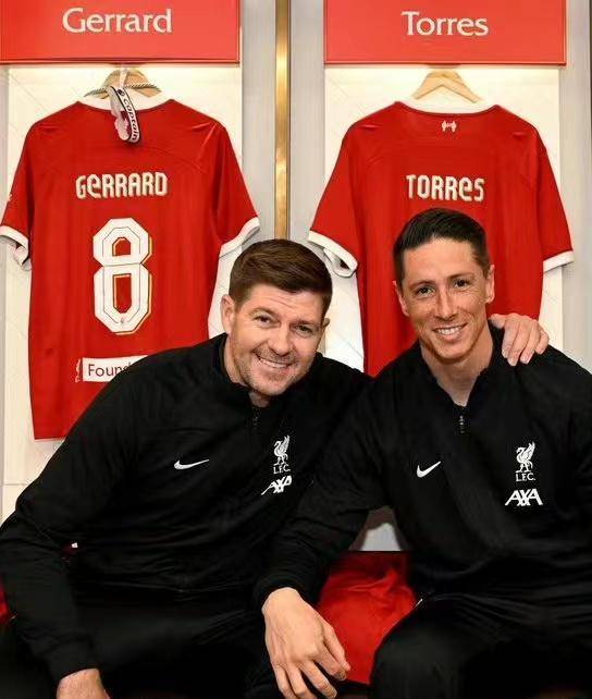 与他年龄相仿的球员中也有不乏例外:比如生于1985年10月的鲁尼身材