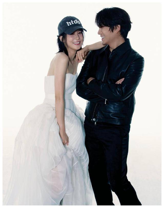 韩国明星夫妇约会现身大屏幕引发韩网热议