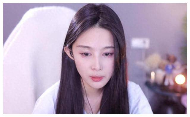 女主播也很幸酸直言自己在家族名声很差不借钱就会被造谣