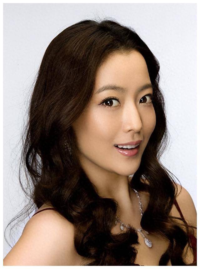 金喜善风华绝代46岁女神依旧光芒四射