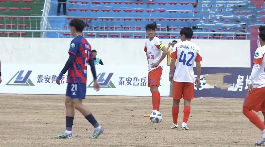 泰山队高中锋后继有人,比郭田雨能力还强,有望成下一个韩鹏_彭逸翔