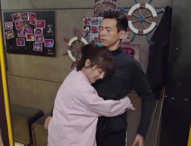 《亲爱的》比《香蜜》还火热,李现人气暴涨,或成第二个邓伦_佟年_杨紫