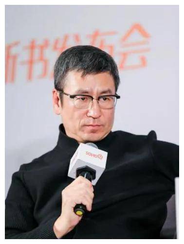 白岩松历经风雨蜕变重生凤凰涅盘再现光芒