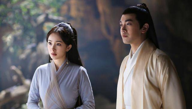 后来司音被抓去大紫明宫,墨渊只身前往把人救出来.