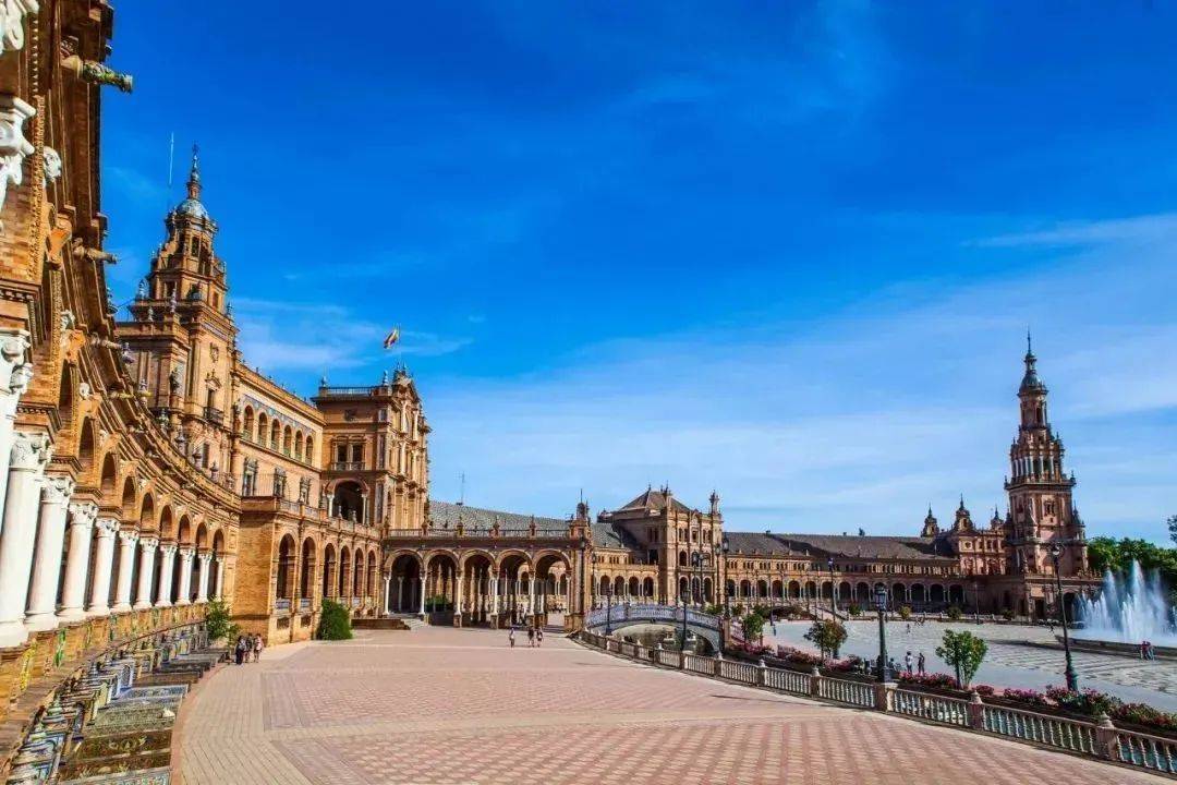 西班牙是西欧人口密度最低的国家之一,国民平均寿命为82.