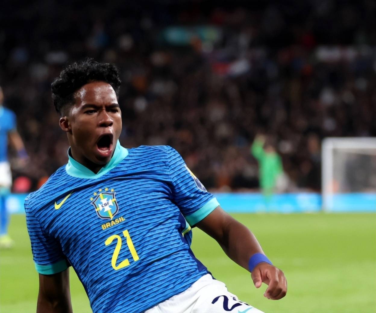 皇马新9号新罗纳尔多创纪录加盟1027亿豪门挑战哈兰德