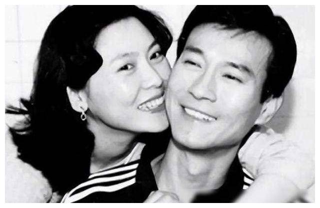 郑少秋婚后的幸福生活揭秘三位妻子及子女现状揭曲终揭幕