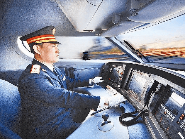 火车司机vs地铁司机谁更胜一筹看完你就知道了