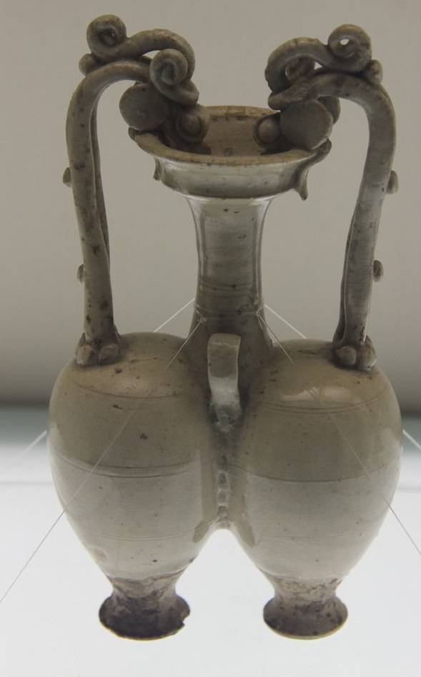 中国美術 白釉暗刻雙龍紋小罐 白磁小壺 高6cm 赏瓷：隋白釉双龙柄连腹传瓶_搜狐网