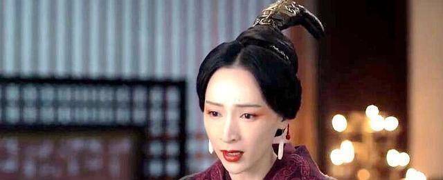 在嬴子楚过世后,韩霓的重心就都放在了自己唯一的儿子成蛟身上,心性