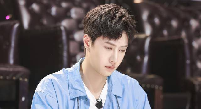 原创天天向上路演王一博缺席观众遭尴尬事件大张伟调侃太坏了