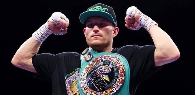 原创埃迪赫恩挑战亚当阿齐姆道尔顿史密斯夺得wbc世界拳王银腰带