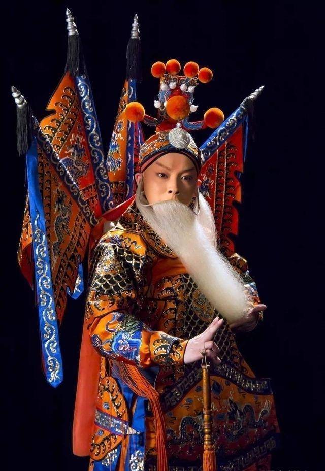 原创过去的戏曲界捧角是通过合作表演提携现在是艺术家大师随便安