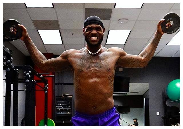 詹姆斯几乎没有受伤,这与他身体状