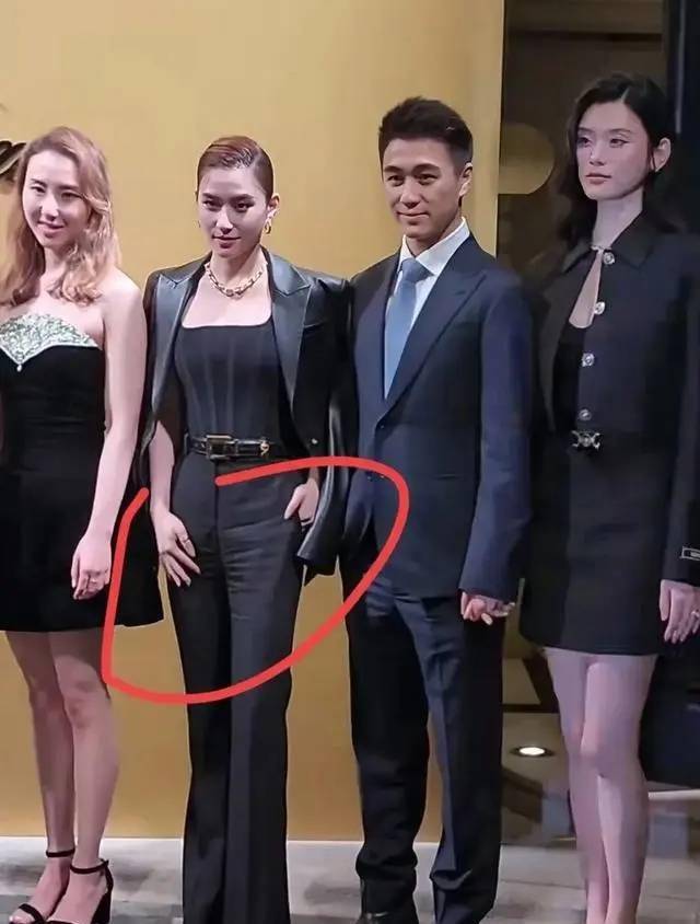 何超莲和奚梦瑶罕见同框,昔日"情敌"如今成"姑嫂"