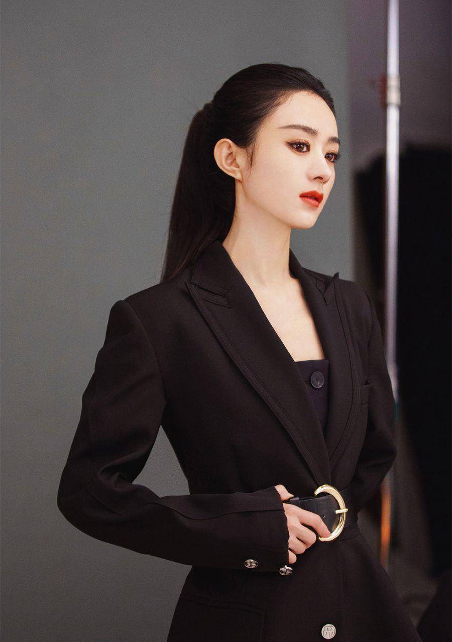 本以为赵丽颖的"眼镜照"是真的,看到原图后:哪位大神p的?