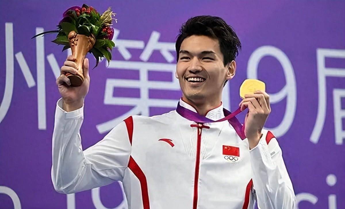 原创泳坛名将徐嘉余亚运会夺5金却因与王冰冰恋情遭网暴