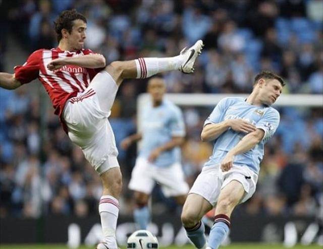 原创29岁拒绝与曼城高薪续约37岁让渣叔想留却留不住悍将挺纯粹的