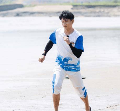 这身材和颜值,不敢相信,这是50岁的吴奇隆_哥哥_王彦霖_隆哥