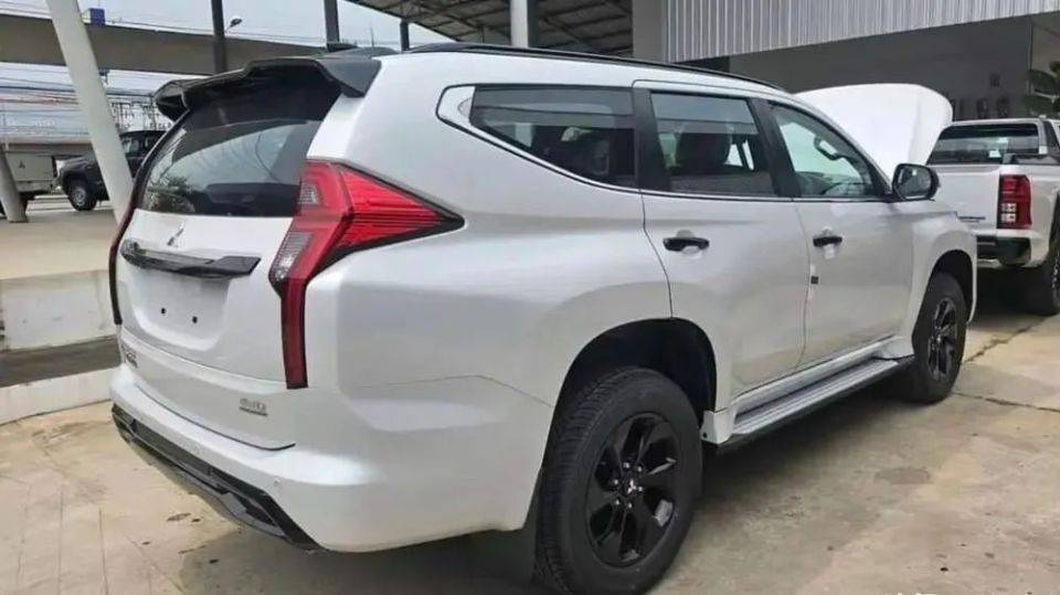 全新三菱帕杰罗劲畅"实车曝光"!前脸霸气十足,搭2.4t动力,配四驱系统