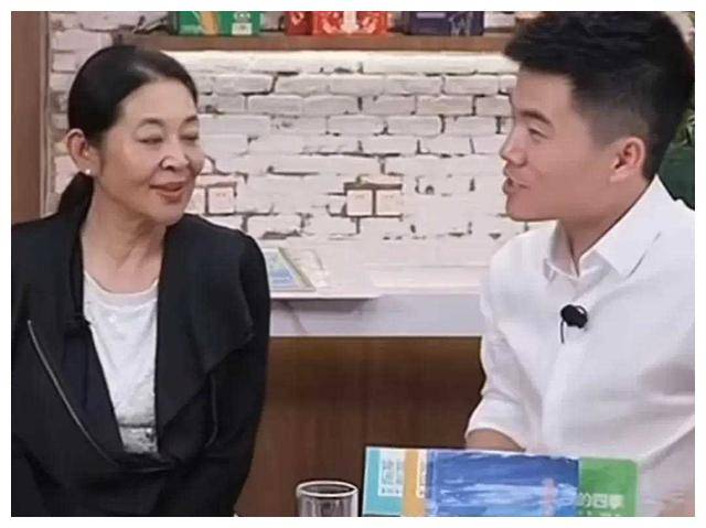 倪萍老师助阵樊登惊艳维也纳董宇辉一扫而空销量五千本