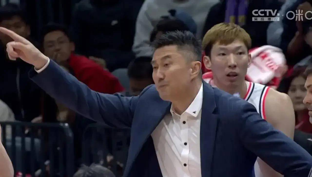 原创连丢11分2锋线点名批评任骏飞亲自出面指出黄明依跑位问题